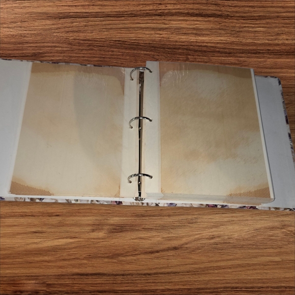 Floral Patterned‎ Binder - Picture 2 of 3